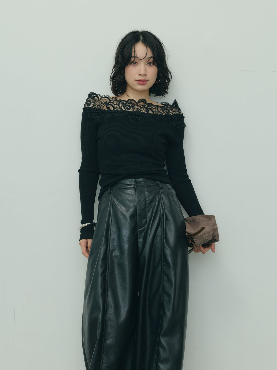 レースデザインオフショルダーリブニット