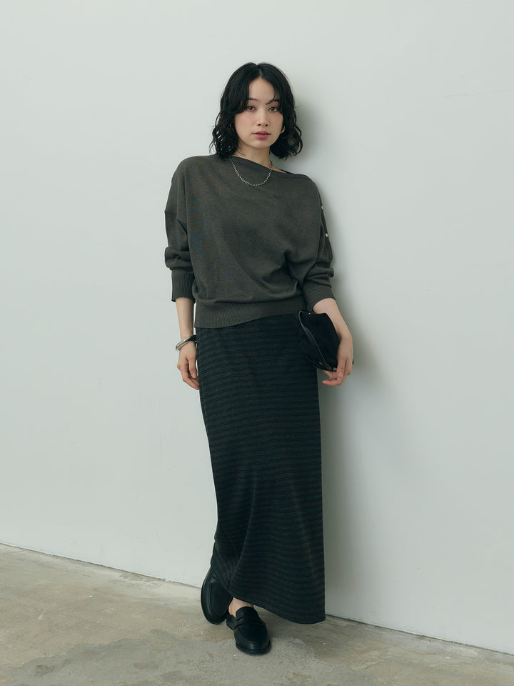 アシンメトリーボタンボートネックニット