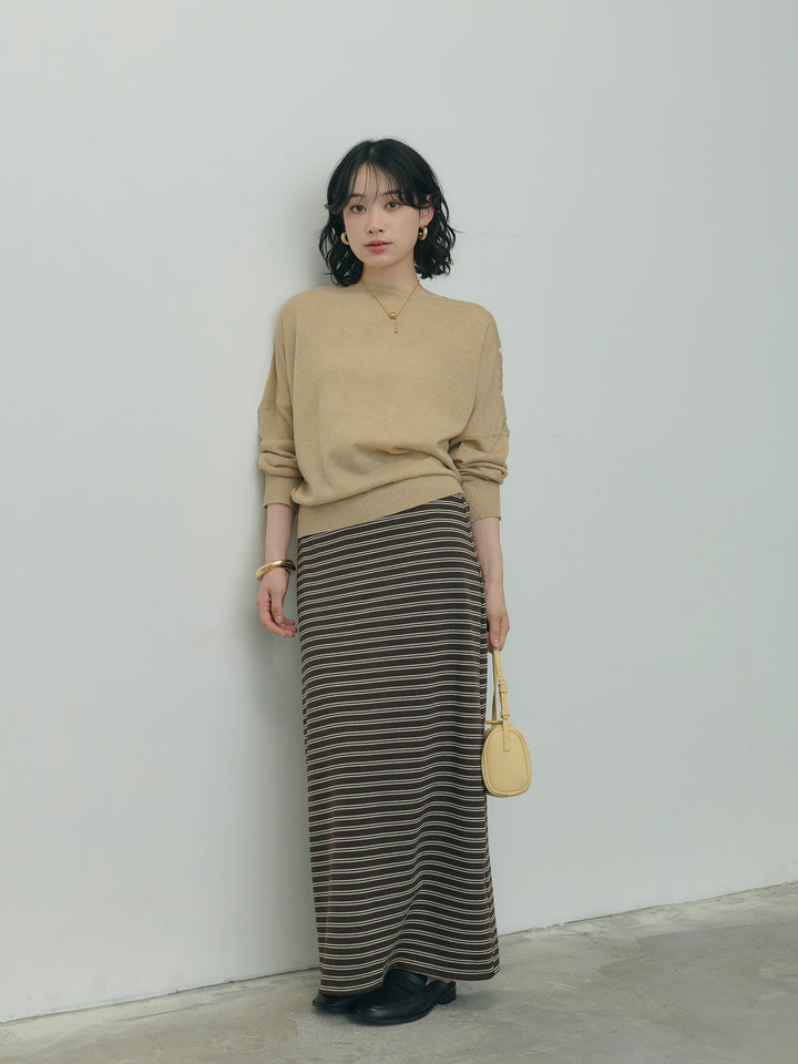 アシンメトリーボタンボートネックニット
