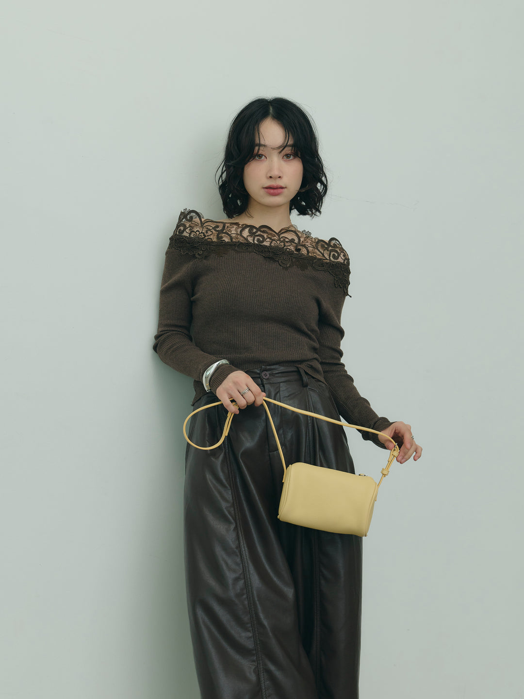レースデザインオフショルダーリブニット