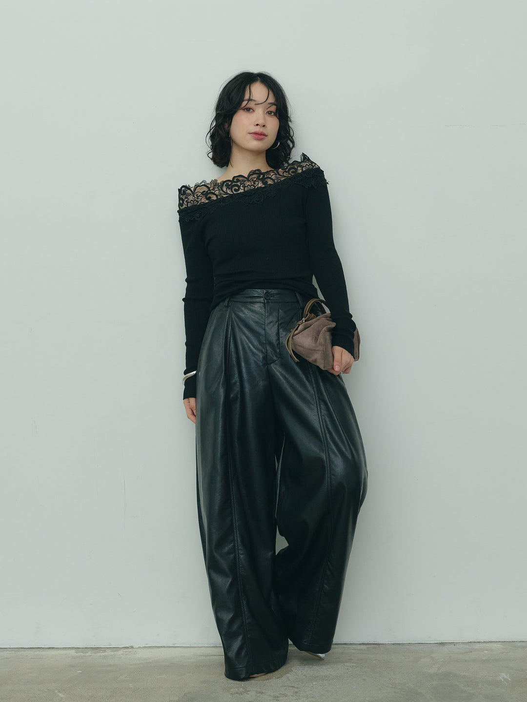 レースデザインオフショルダーリブニット