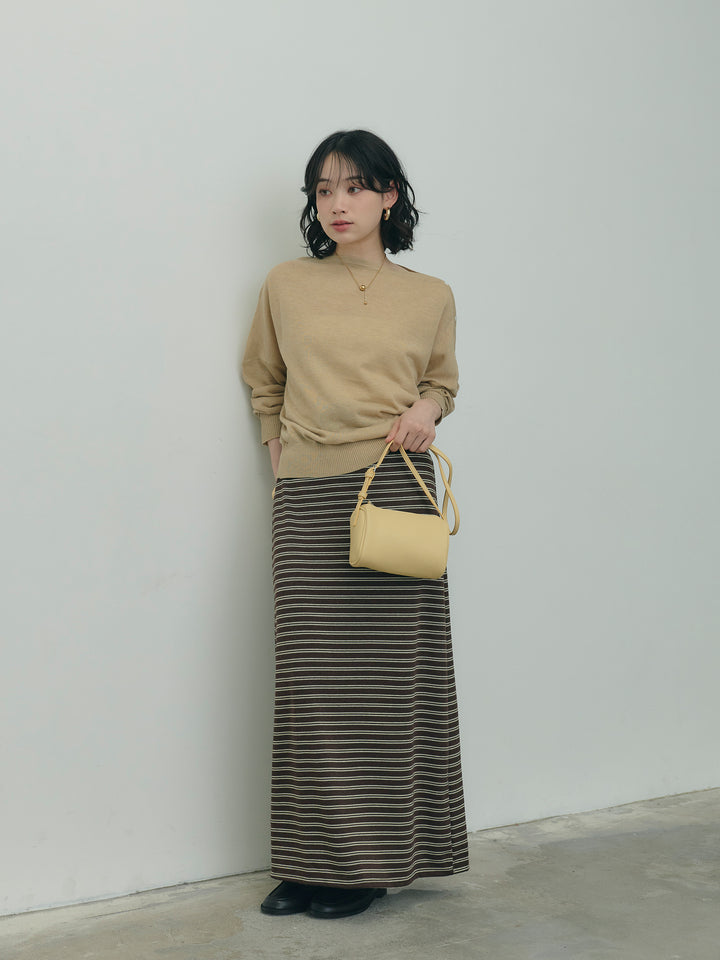 アシンメトリーボタンボートネックニット