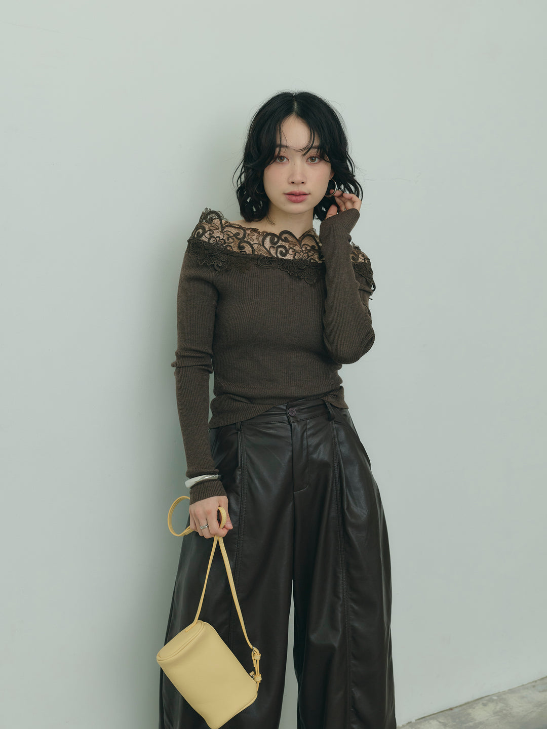レースデザインオフショルダーリブニット