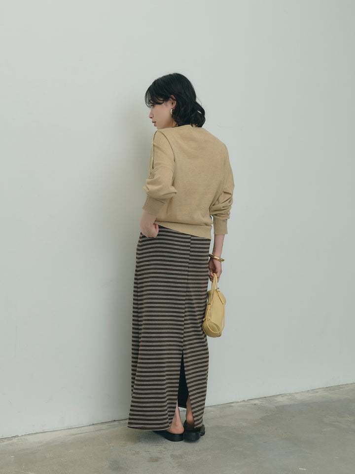 アシンメトリーボタンボートネックニット