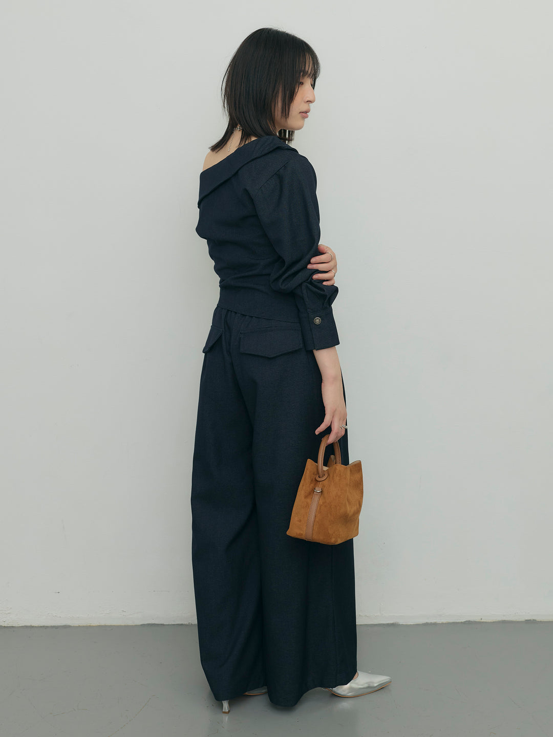 アシンメトリーショルダートップス×タックワイドパンツセット