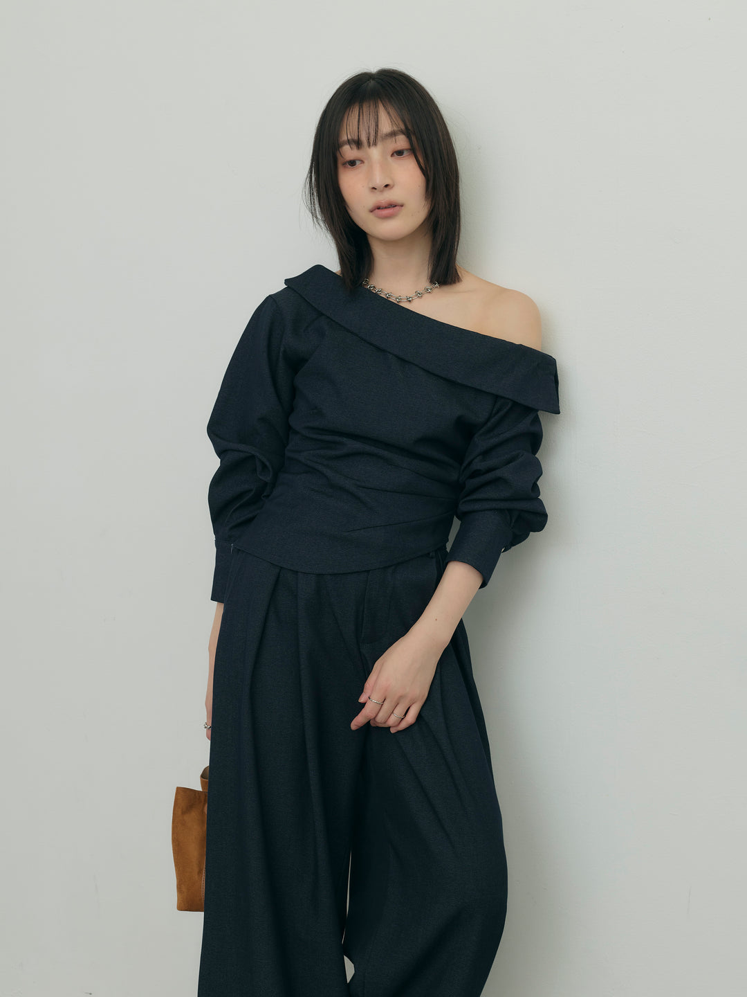 アシンメトリーショルダートップス×タックワイドパンツセット